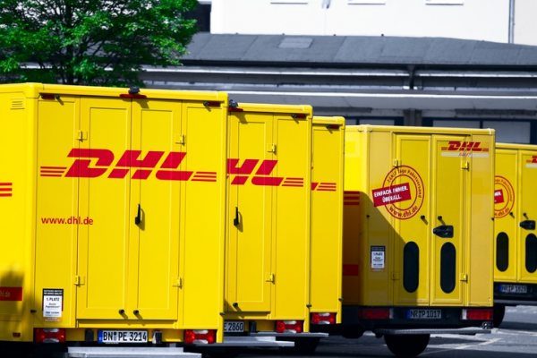 DHL - đơn vị gửi bưu phẩm đi nước ngoài cam kết lớn nhất