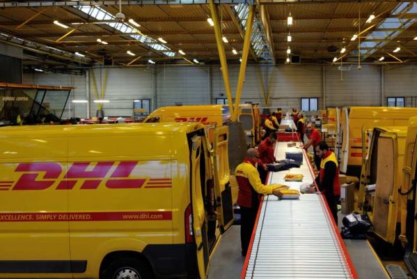 Dịch vụ chuyển phát nhanh DHL đi Pháp tại TPHCM